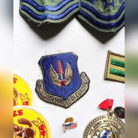 Lot US Military Patriotic Patches, Pins, Medal ~ Air Force Navy Marines Guard - Picture 7 of 8